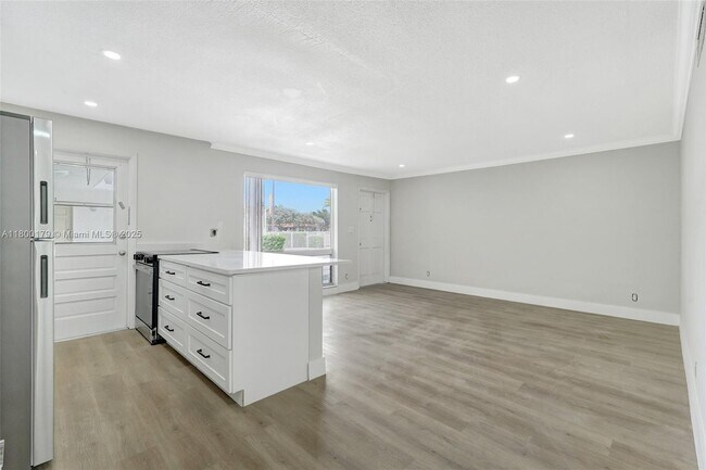Photo - 5450 Hollywood Blvd Apartamento Unidad 210