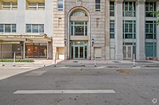 Building Photo - 111 E Flagler St Unit 1009 Rental