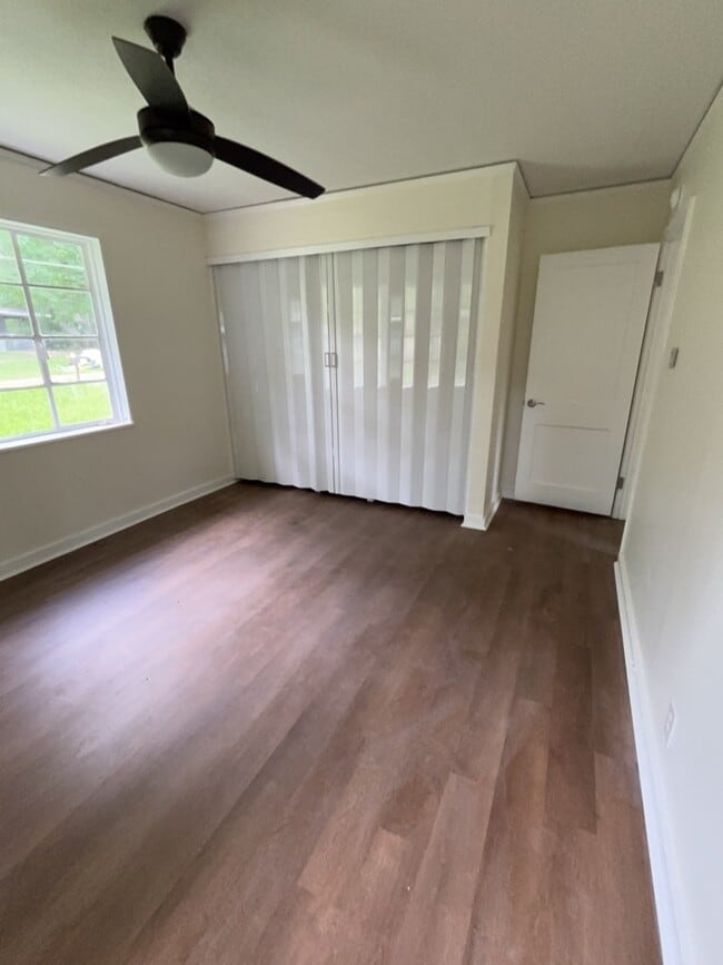 Photo - 1127 Killarney St