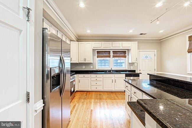 Photo - 1535 Gales St NE
