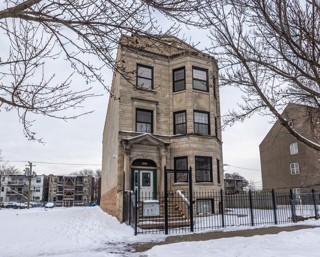 Building Photo - 4336 S Indiana Ave Unit 1