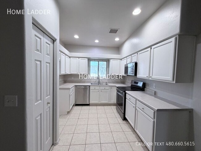 Photo - 651 W Fairway Cove Dr