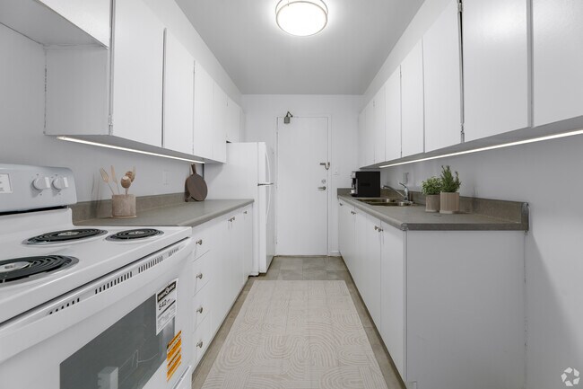 Photo - Rideau Towers