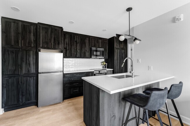 Photo - 658 Somerset St W Unit 202