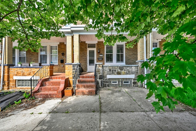 Building Photo - 404 Cornwall St