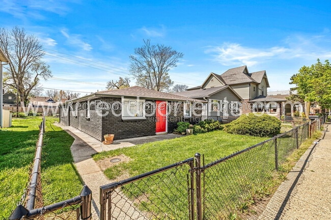 Photo - 1037 W 30th St