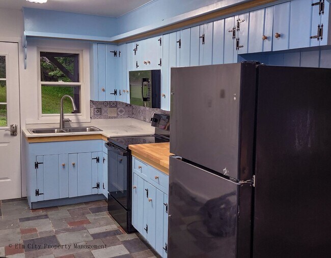 Building Photo - Newly Renovated 4-Bedroom Retreat on 12 Se... Unit 518 Kintner Rd Rental