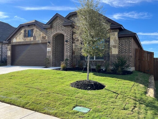 Photo - Gorgeous House for rent in Cleburne !!