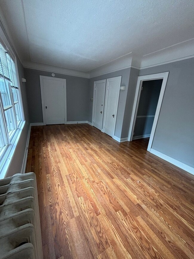 Photo - 884 Beaconsfield Ave