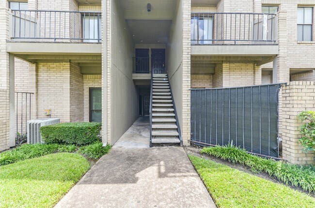 Building Photo - 10811 Richmond Ave. Unit 124 Rental