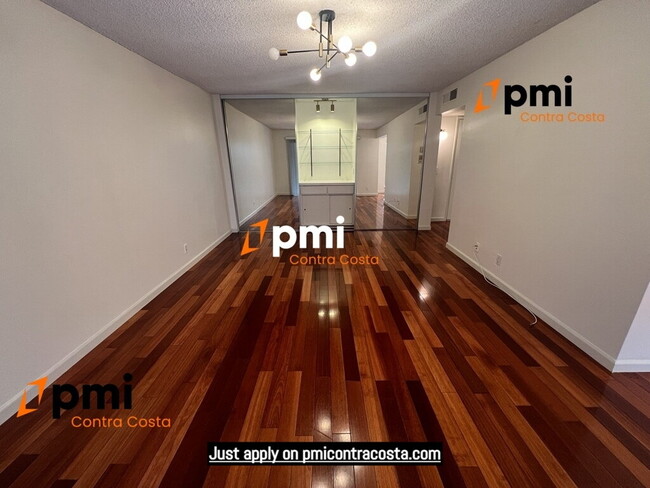 Photo - 470 N Civic Dr Apartamento Unidad 203