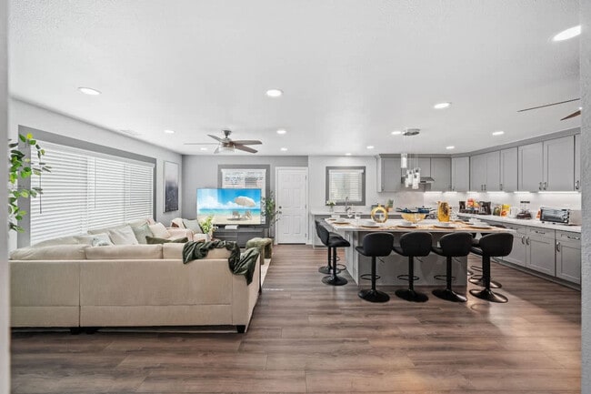 Photo - 10983 Parkdale Ave Unit ID1465011P