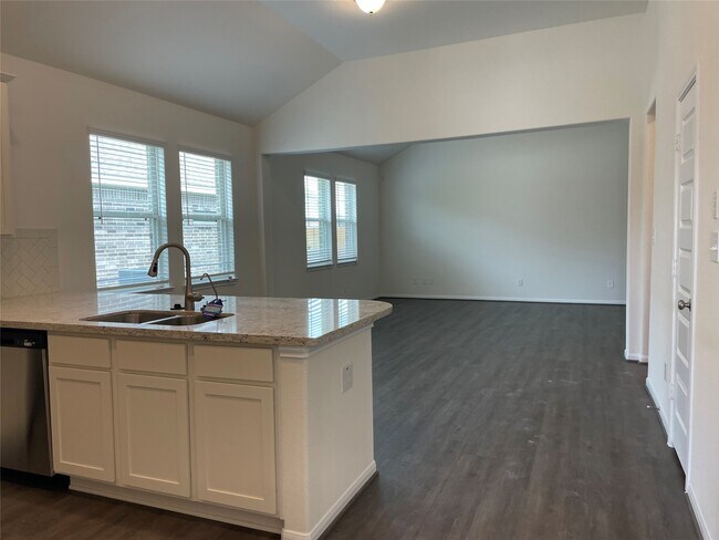 Photo - 8426 Beacon Bay Cir