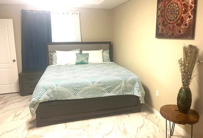 Photo - 701 SW McComb Ave