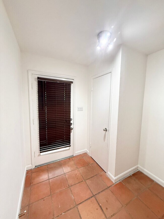 Photo - Modern 2/2.5/1 Townhome Across From The Me...