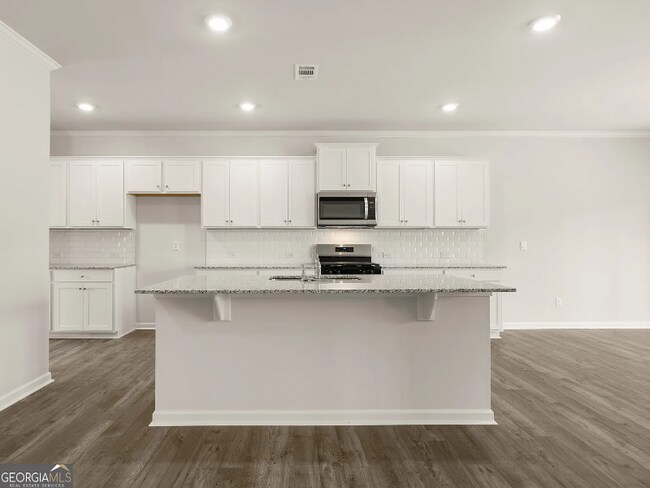 Photo - 140 Landsdowne Way SE