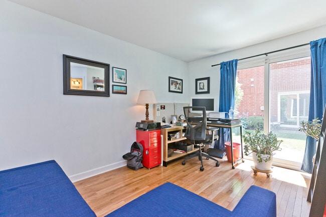 Photo - 1827 W Oakdale Ave Condo Unit 1