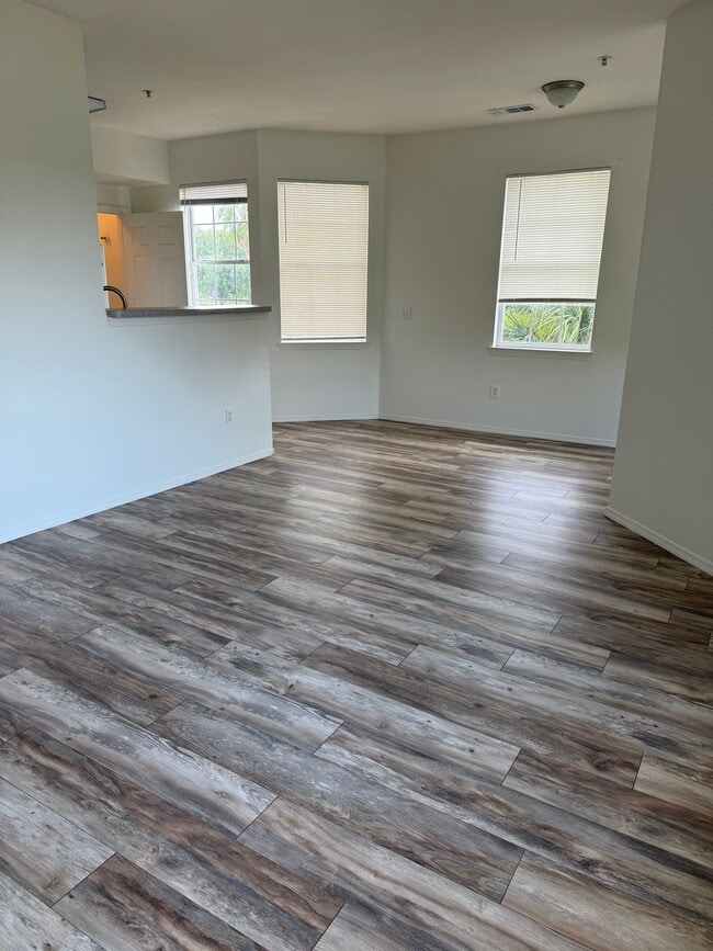 Building Photo - 5692 Star Rush Dr Unit 202