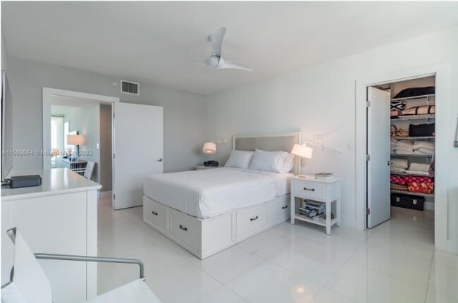 Photo - 520 Brickell Key Dr
