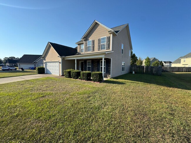 Photo - Spacious 3 Bed 2.5 Bath Home with Fenced Yard