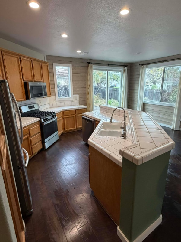 Photo - 6931 Loheit Way