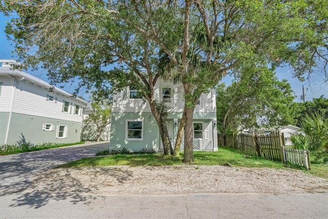 Photo - 667 SW Cleveland Ave Unit 2