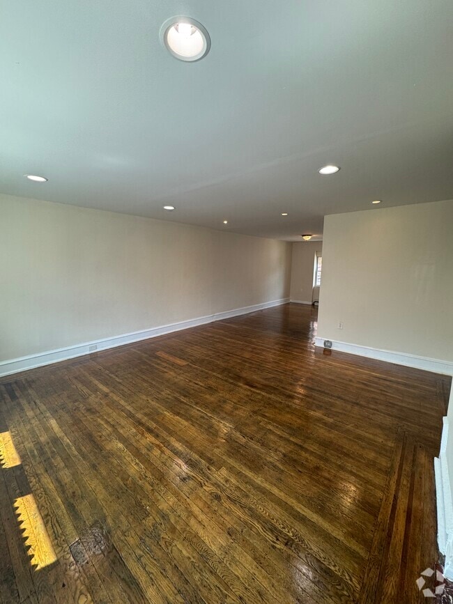 Building Photo - 327 W Wingohocking St Rental