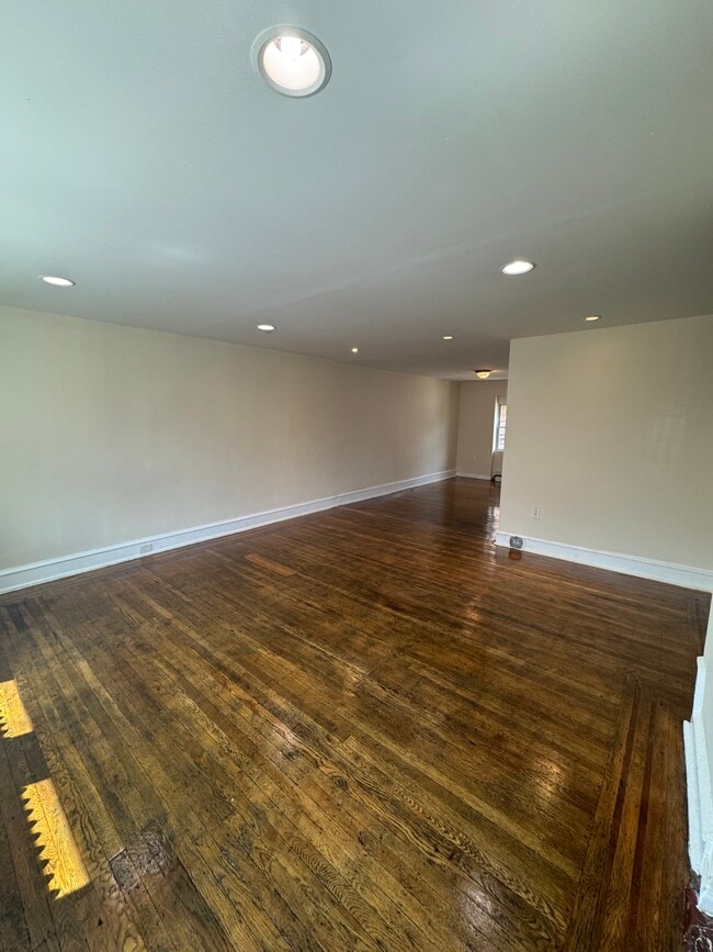 Photo - 327 W Wingohocking St Casa