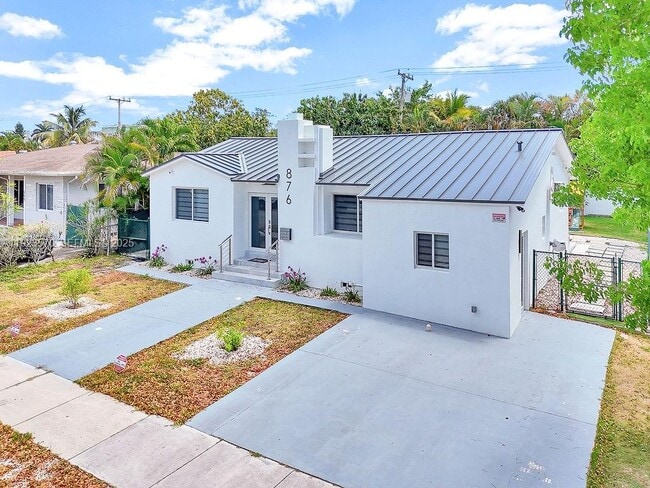 Building Photo - 876 NE 81st St