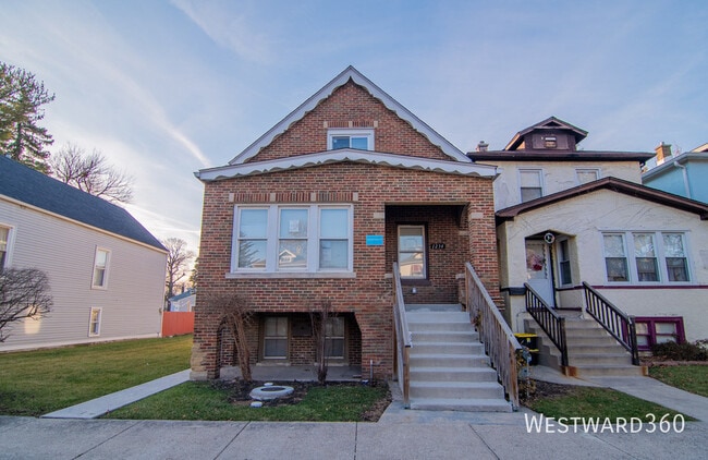 Building Photo - 1234 Grove-2 Unit 2