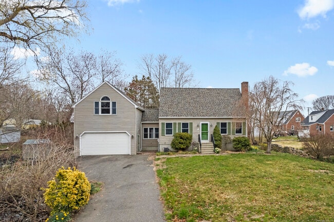 Photo - 62 Brookside Ave E