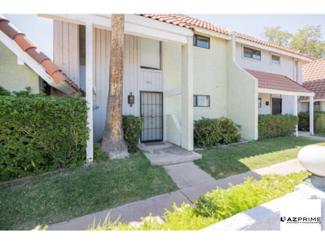 Building Photo - Embrace Easy Living In This Phoenix 3/2.5 Home Offering Space, Comfort, And Everyday Convenience.