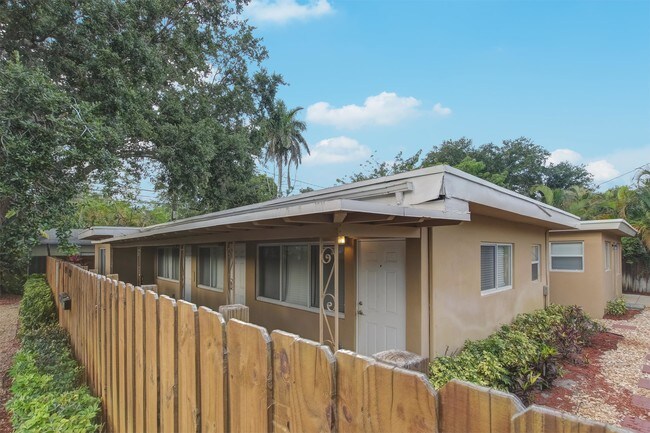 206 NE 10th Ave Unit 3