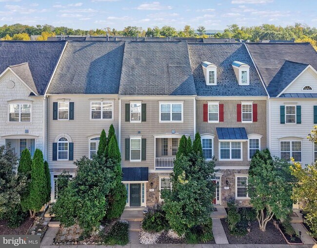 Photo - 743 Collington Ct