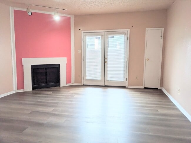 Photo - 10855 Meadowglen Ln
