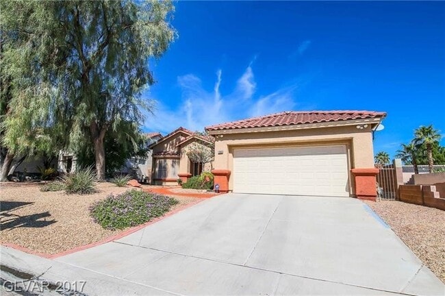 Photo - Charming Single-Story Home with Spa & Covered Patio Near Spencer & Wigwam in Las Vegas