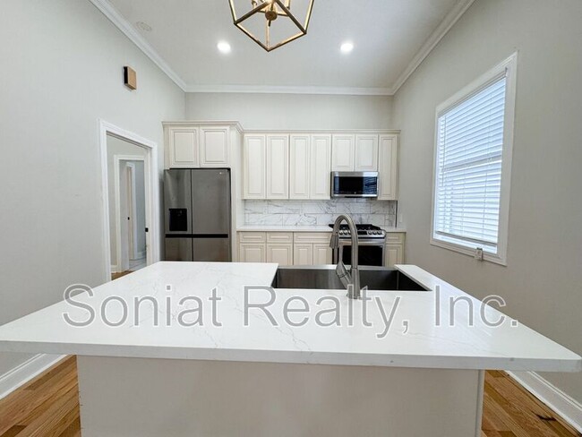 Photo - 3307 Baudin St