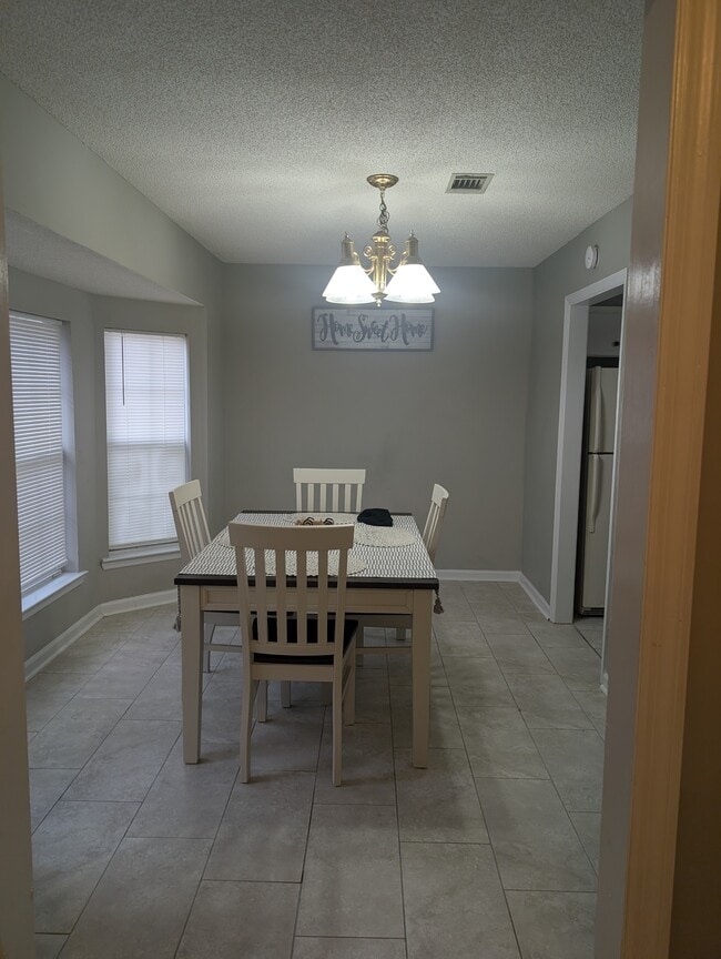 Photo - 627 Trevor St