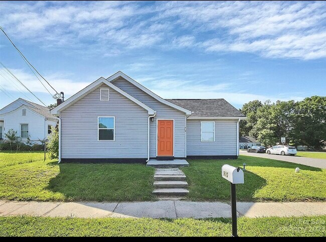 Photo - 910 Linwood Rd House