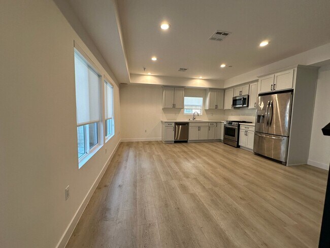 14248 Roscoe Blvd