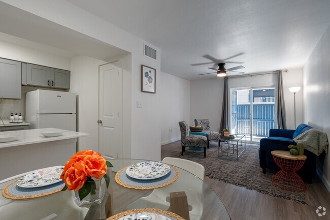 1BR, 1BA - 656SF - Bathroom
