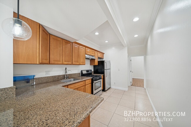 Photo - 6680 De Longpre Ave Unit 6680