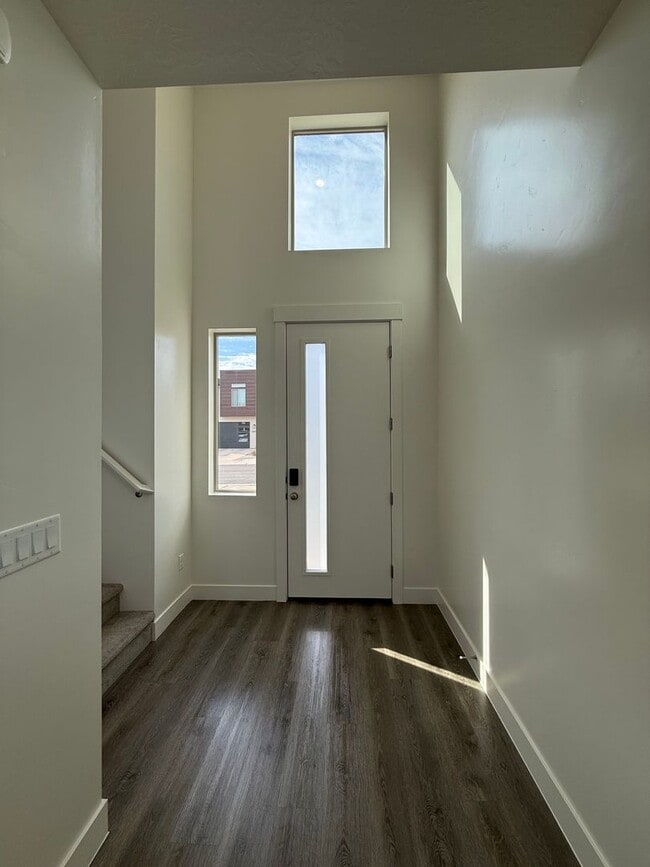 2313 E Luciano Ln