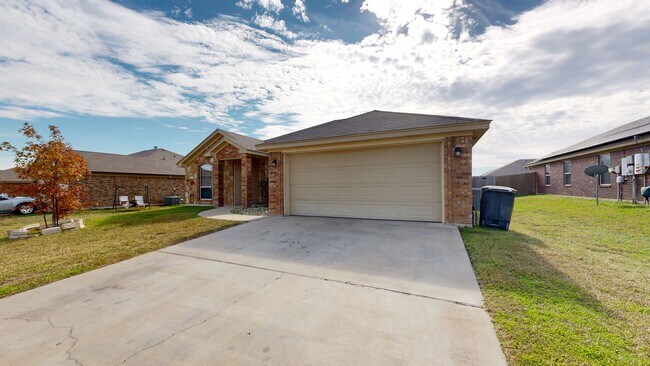 Photo - 2 WEEKS FREE RENT + $1,895 ONE STORY 4 BEDROOM WITH 3 FULL BATHS