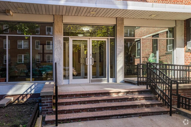 Building Entrance - 10923 71st Rd