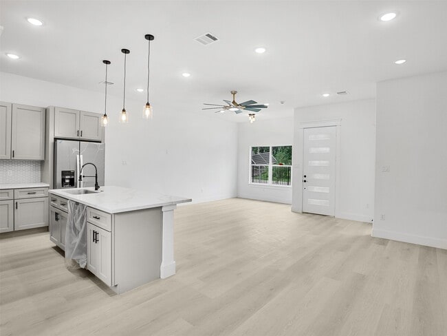 Photo - 4111 E Toliver St