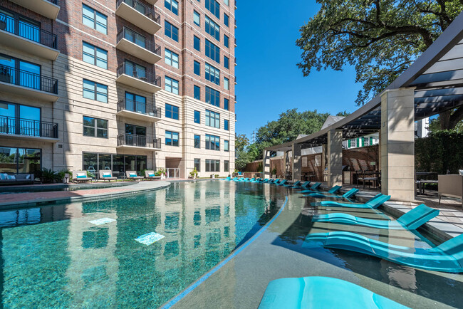 Built-In Pool Loungers - The Carter Apartments