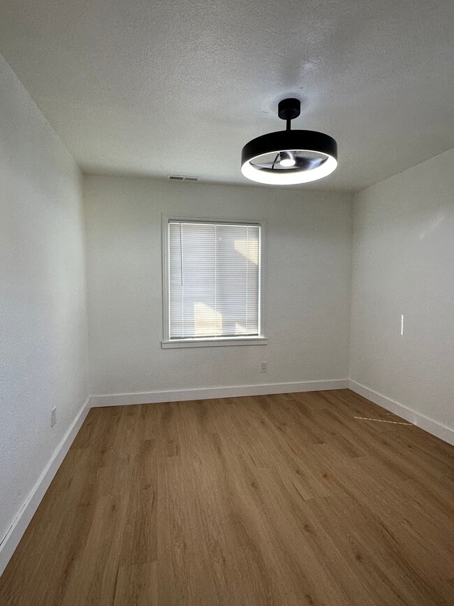 Photo - 314 Rock Blvd