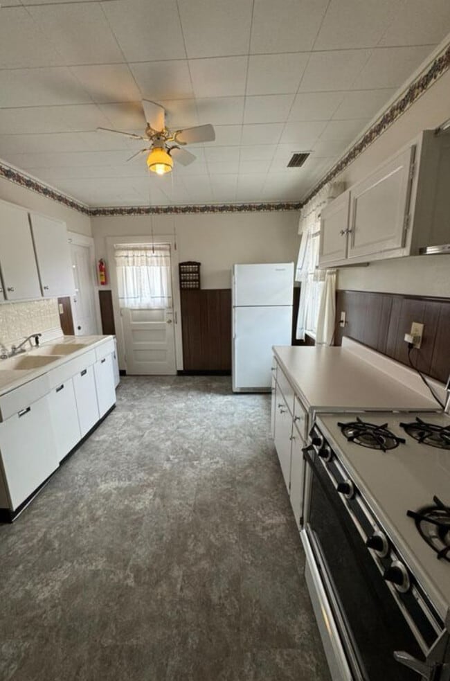 Building Photo - 606 E Market St Unit 2 -upper Rental