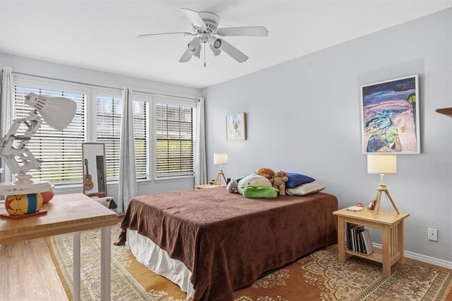 2215 Post Rd Unit 1018